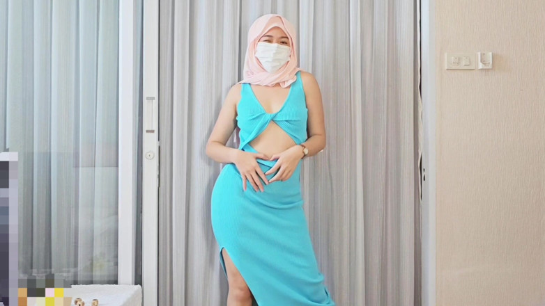 LittleMuslim: Atemberaubender Hijab: Probieren Sie moderne Kleider mit einer Wendung an