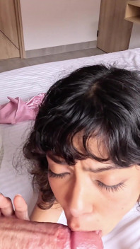mainne apne bos ki 20 saal ki sauteli beti ko netaphliks ko apne kamre men dekhte hue pakra aur ant men Cindy Luna ko chodna