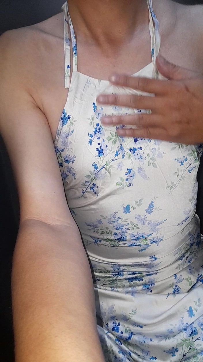 Naomisinka: Transvestiten -sperma im satinhalter-halskleid