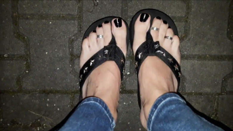 Heelex: Extreme Flip Flops and Extremely Sexy Feet