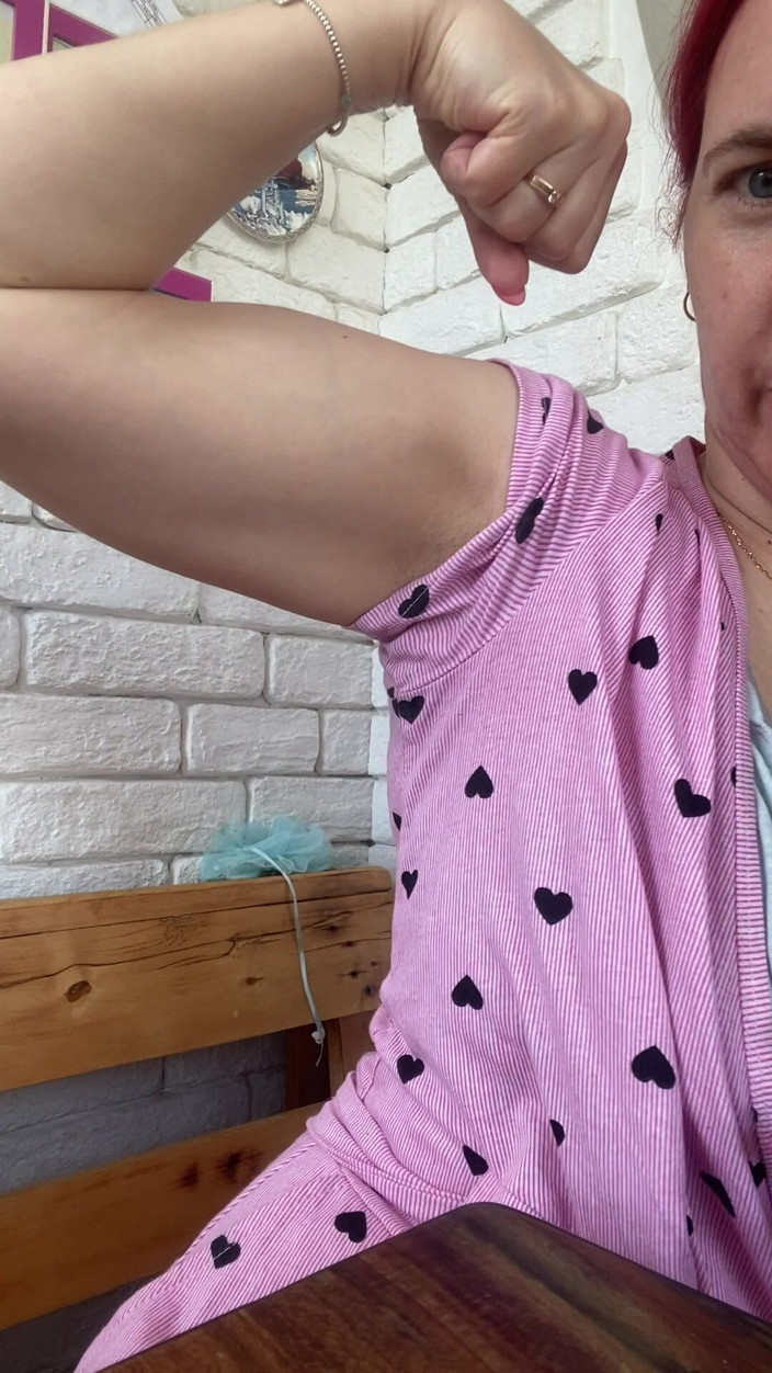 Hairy couple: Montre mes muscles et mes veines durs et forts en...