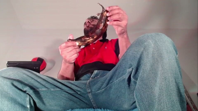 Tommhot: Jeans, dick out, dan masturbasi bareng makanan