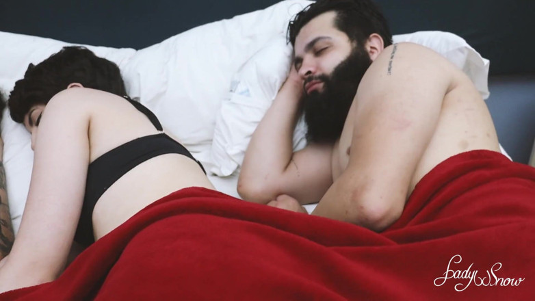 Lady Snow Brasil: เย็ดรูตูดสองตัวเมียเล็กๆ ใน threesome