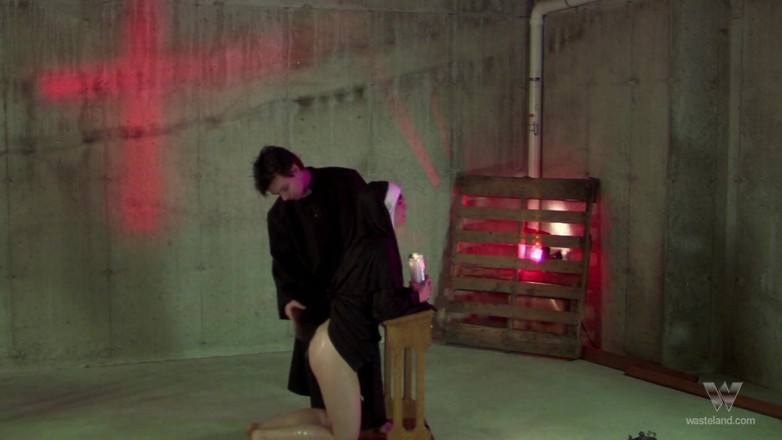 Toy Sluts: Măicuță sexy călărește vibratorul