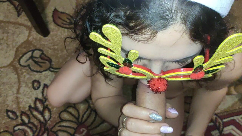 DirtyLubov: Una mamada enmascarada en dormitorio
