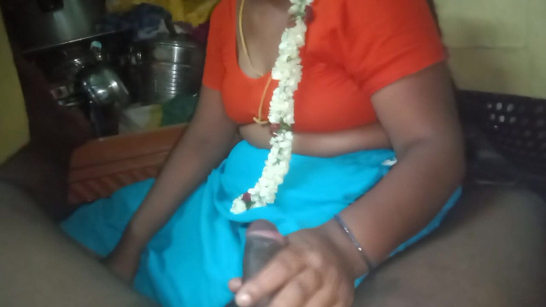Priyanka314: Tamil bhabhi muito quente boquete em indiano caseiro