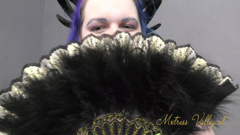 Mxtress Valleycat: Feather fan tease