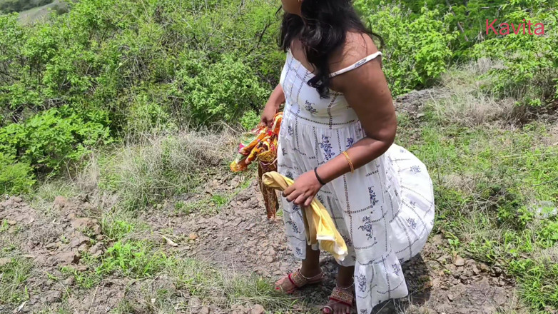 Kavita _zawazawi: Desi Bhabhi podvádí manžela se svým milencem v džungli