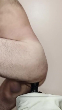 Arschficken mit einem dicken, schwarzen dildo 1