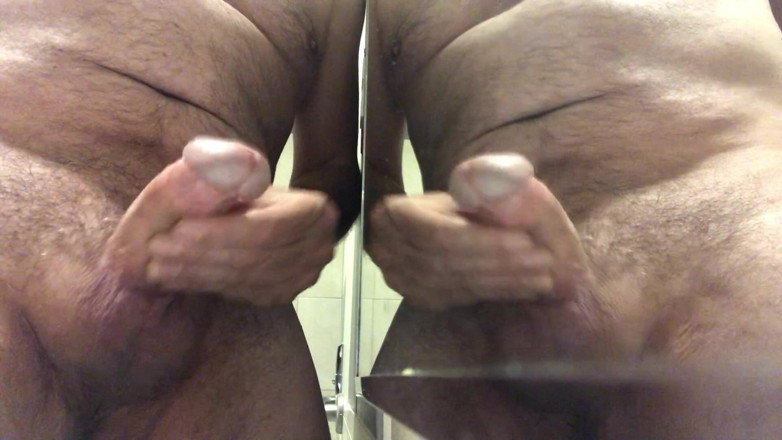 cumloaded: Esplodo sborra su uno specchio