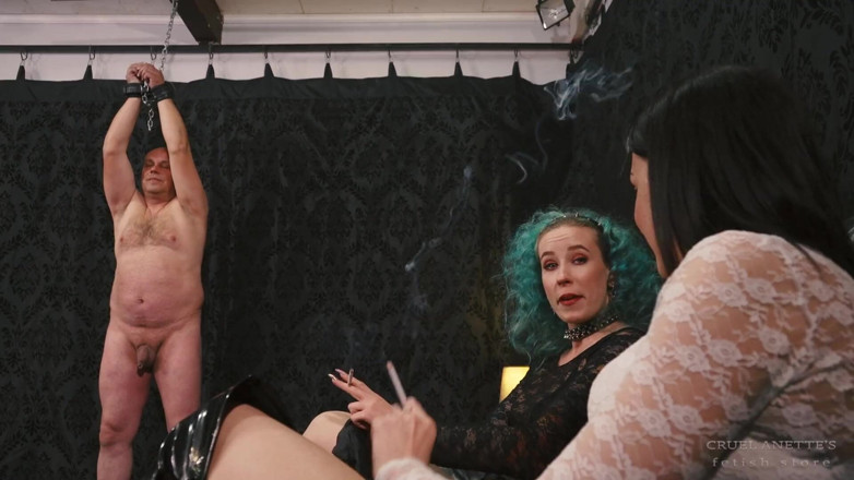 Cruel Anettes fetish world: Zayıf kölenin yarağı cezalandırılıyor