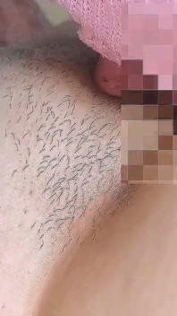 Lízání kundičky mé krásné sousedky; Miluje mého velkého ptáka, podvádí svého manžela