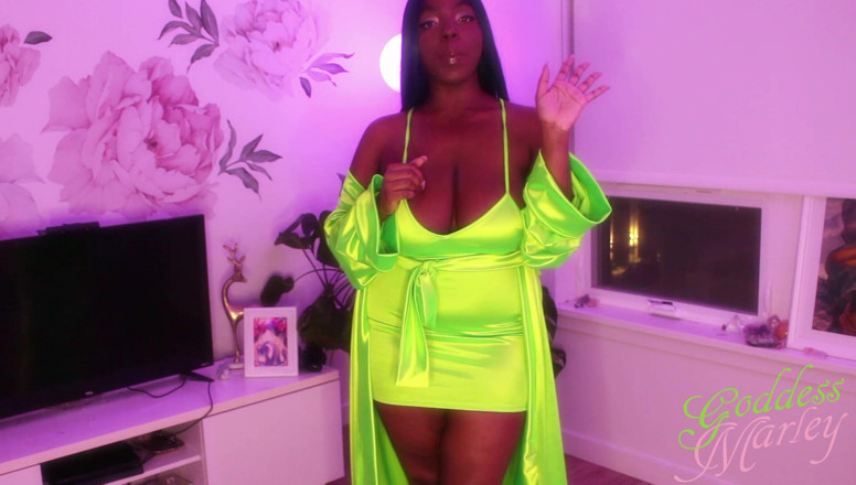 Goddess Marley: Green Turns Me on