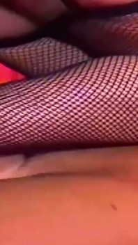 Baskın sarışın orta yaşlı seksi kadın gözleri bağlı kölesini sikiyor