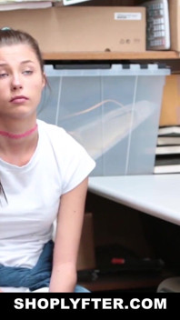 Frecher teenager von der ladenwache gerammt