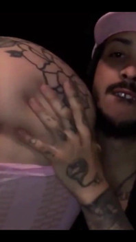 Slutty piggy - bonita morena rabuda rabuda depois de balançar sua bunda enorme e dar uma garganta profunda molhada boquete