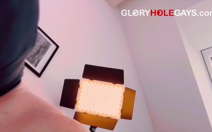 GLORYHOLEGAYS: Sinh viên 19 tuổi thử một cây gậy âm thanh hạt tại...