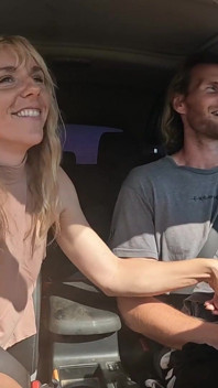 Loira Sexy Engole Porra Depois Da Cabeça Na Estrada