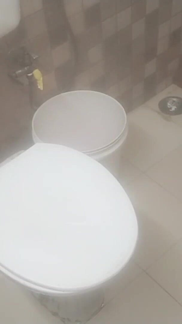 Sonathakur: India desnuda en el baño - grandes tetas lavando divertido