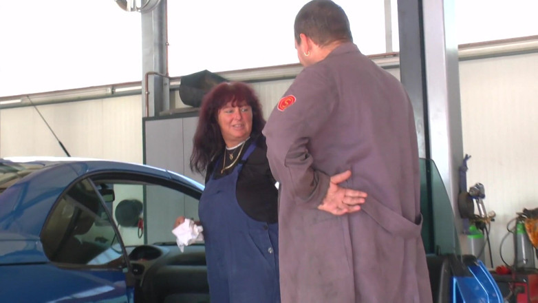 King Of Amateur: The Old Woman at the Body Shop Makes You Enjoy