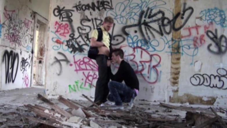 French Twinks Amator videos: Twink pháp bị người đàn ông đăng bài của anh ấy đụ ngoài trời
