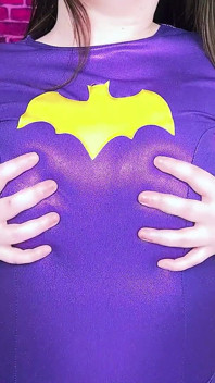Ngentot tenggorokan batgirl dengan ambisious
