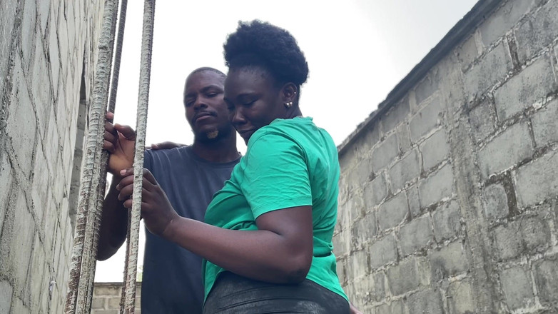 Creamyshuga: Back of the Building to Her Girlfriend