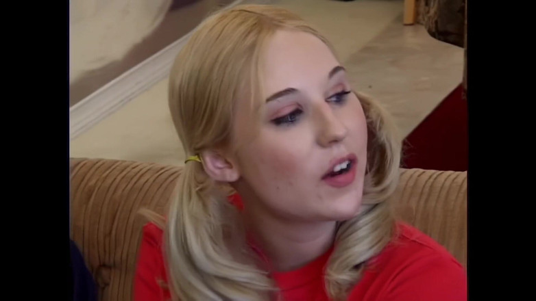 Galaxy Orgy: Odată, blonda a fost rasistă