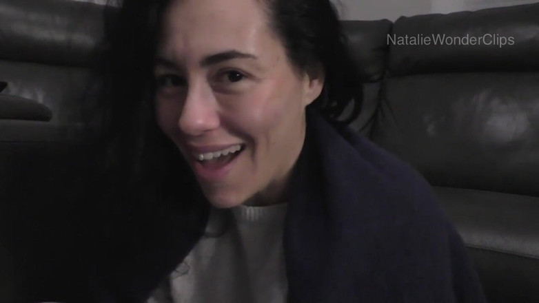 Natalie Wonder: Unter dem kassierer schnarcht stiefvater, während du ein großes lächeln...
