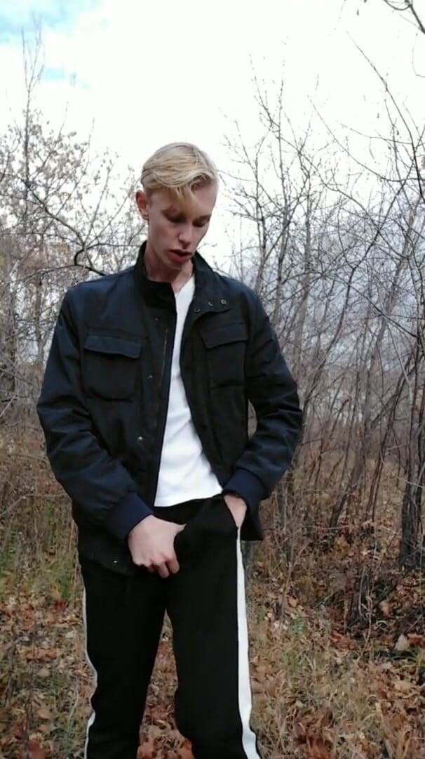 Dick Boys Studio: Handjob in the park