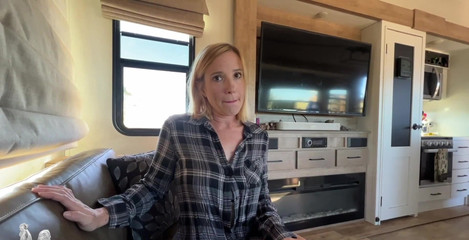 Jane Cane: La mia sorellastra ha bisogno di un cazzo da fica