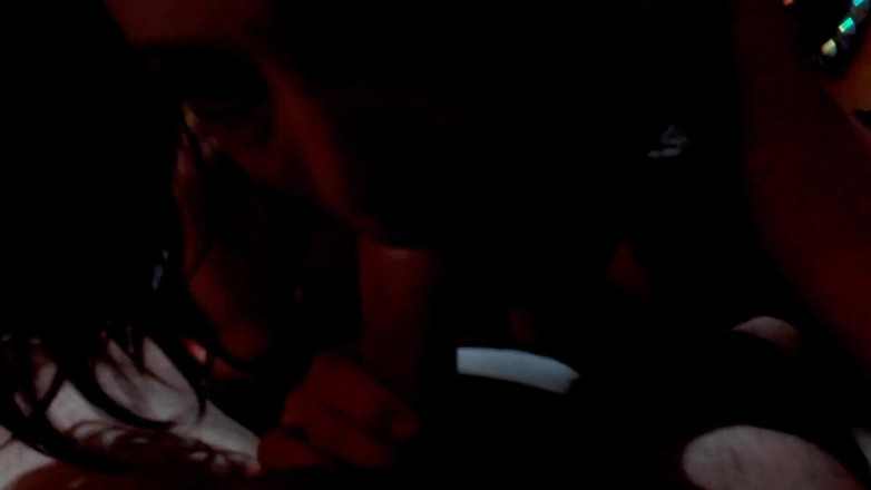 Marian sofar: Hon suger det som galet med en annan kuk i...