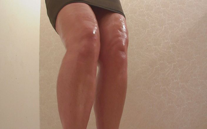 Pov legs: 炫耀粗大腿。