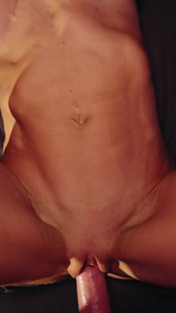 Fit MILF Lily si užívá velkého čůráka k snídani