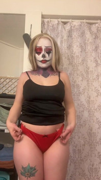Sexy klaun se svléká