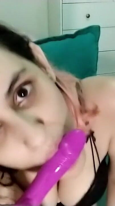 Ms Candy Bunny: Avsugning POV Lila Dildo
