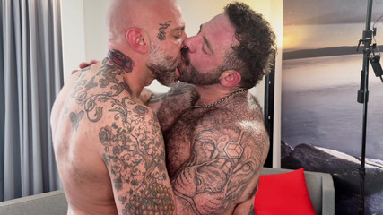 Zach Elliott: 不怜悯：公牛巴雷特裸体支配扎克埃利奥特