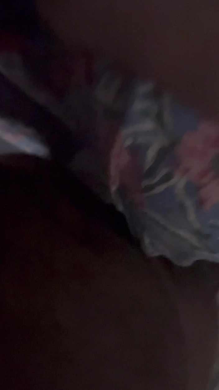 Kadu: 已婚男人在家里做了一个寻欢洞，在妻子度假时吮吸鸡巴