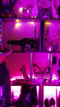 Červená gumová fetiš femdom latexová paní fetiš BDSM strap podpatky Dominatrix