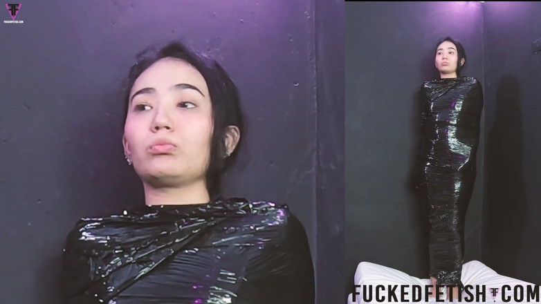 Fucked fetish: HD moni lee prima mummificazione gioco da bagno borsa da...