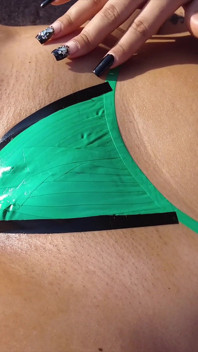 Cewek sange ini lagi asik seks anal setelah bercokol di kulit cokelat