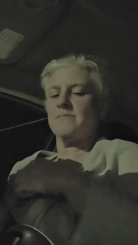 Přátelé špinavé kalhotky mě nutí tryskat do mého auta, když opouštím její dům Pt 1 ze 2