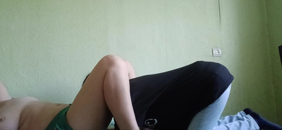 Lesbian-candys: Jag äter min pojkväns styvmors mogna håriga fitta när han inte är...