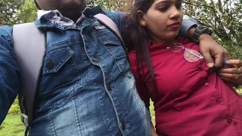 Sona bhabhi: Indian Desi Girl Kissing Scenes and Boobs Press by Her...