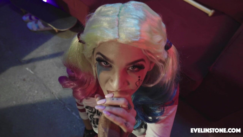 Evelin Stone: Harley Quinn Cosplay Facial Fuck Defeat