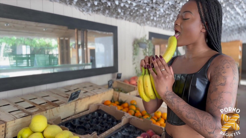 Porno Baguette: Nadržený, Krásný Ebony, Je ošukaná opravdu tvrdě