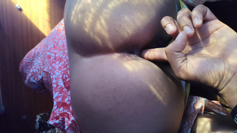 Khushboobhabi: Ho messo il dito nel culo di Bhabhi nell'autobus