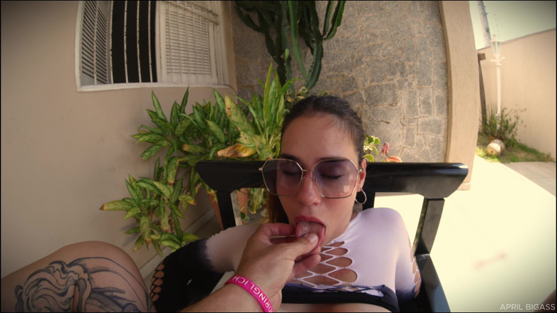 April BigAss: Evde cehennem, cehennemden geçiyorum!! Götten ağza, aşırı öğürüyor, döl yutuyor ve...