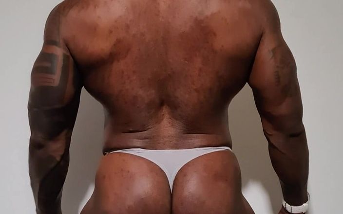 Amadeus: Oh Ini adalah Thong Jumat #thongmode. Jika kamu kira aku harus...