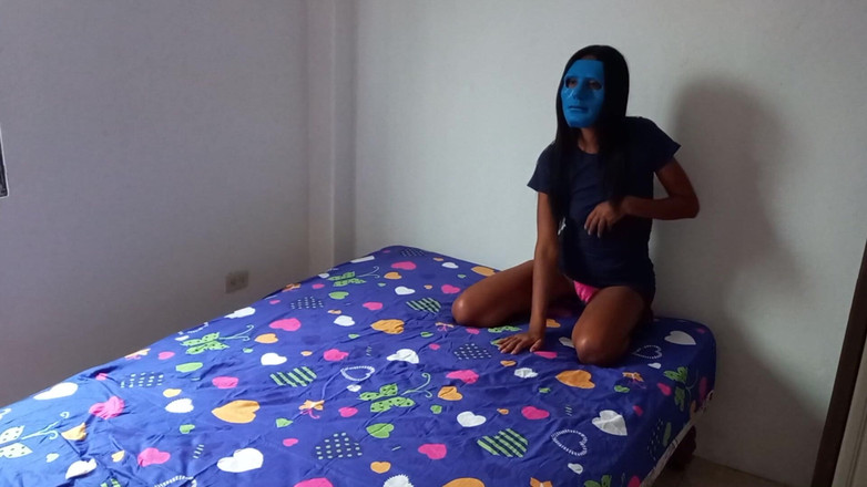 Martin13: Vogliamo scopare ma nessuno viene a casa nostra!! Siamo sorellastre...